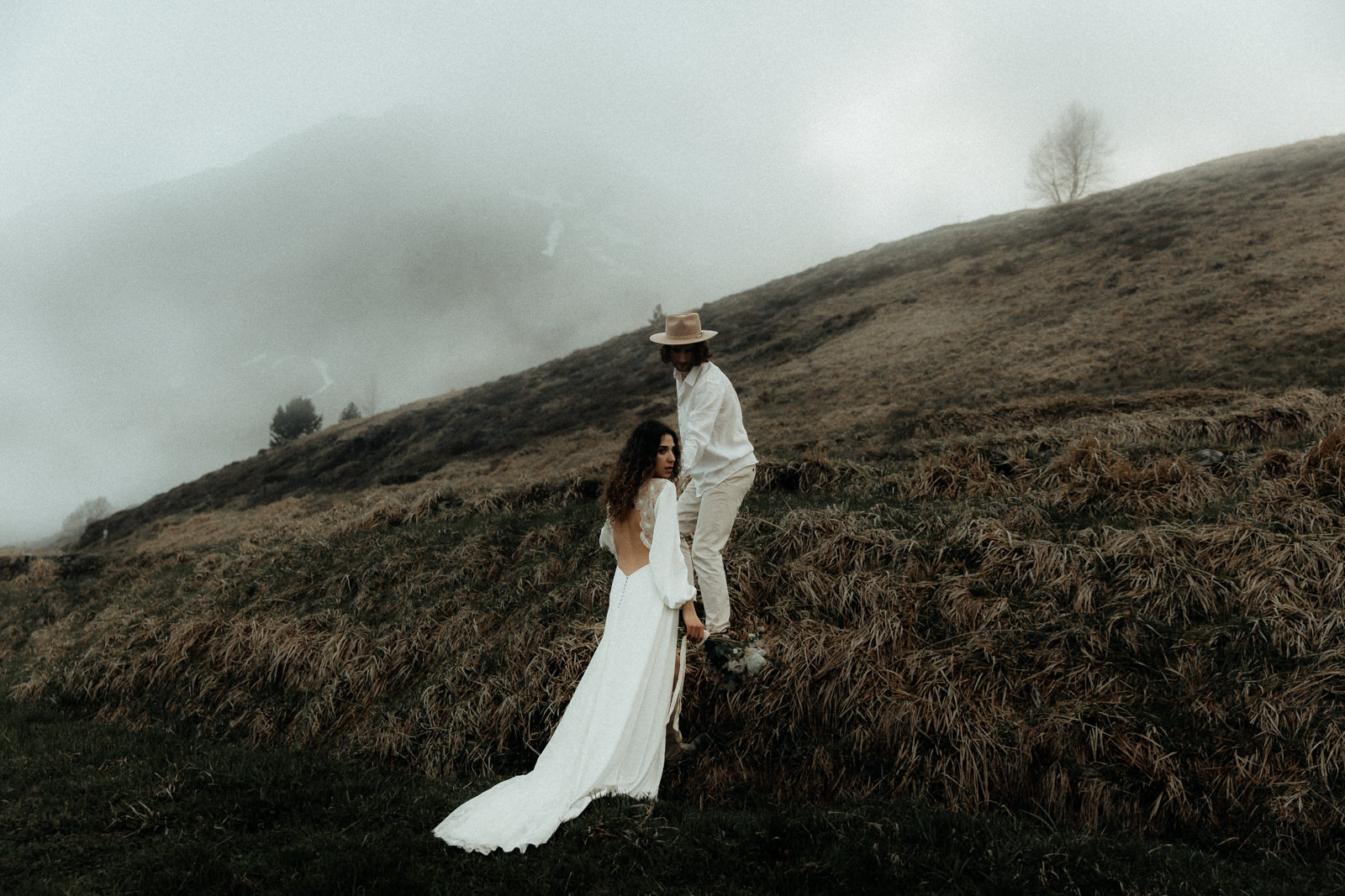 photo de couple mariage en montagne 